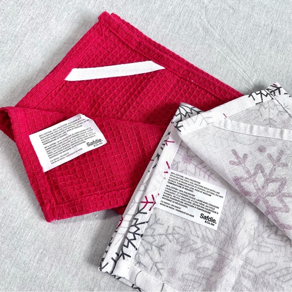 Safdie&Co Winter Snowflake Tea Towel Set of 2 - Picture 2 of 2